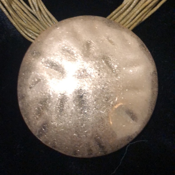 Designer Vintage Style Oval shaped necklace 20-22 inches in goldtone. - Picture 2 of 5